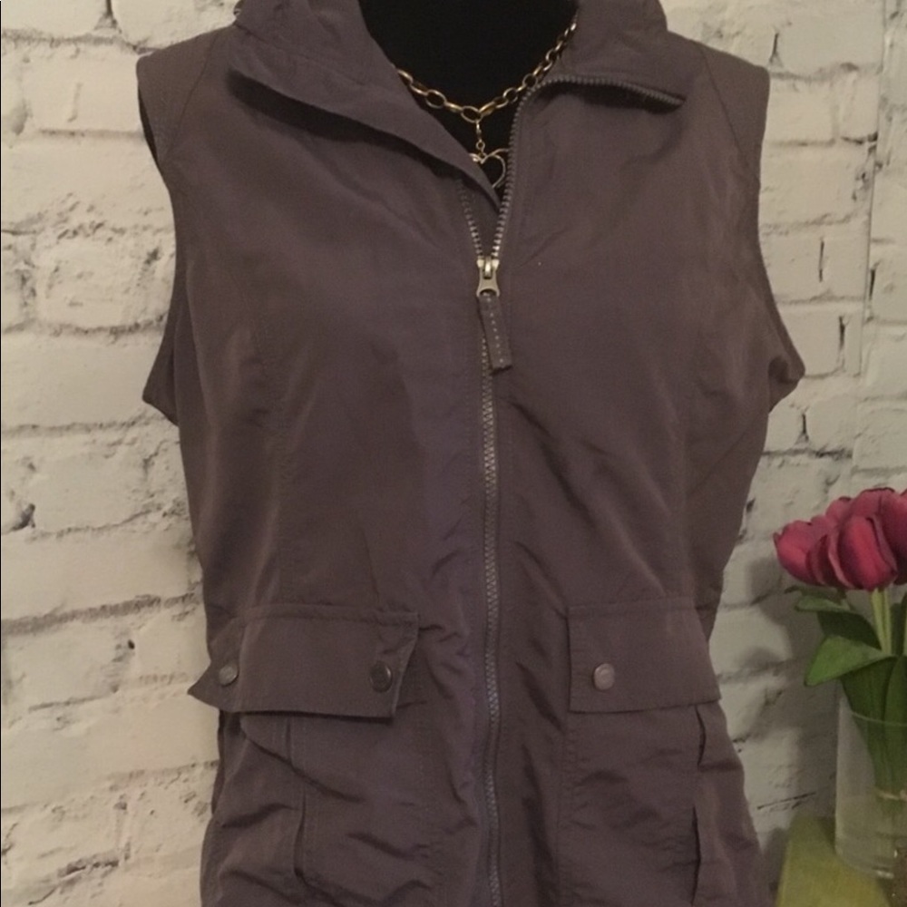 EDDIE BAUER VEST WITH POCKETS